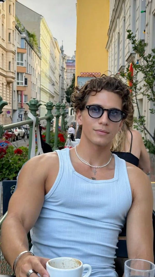 Moritz, 24