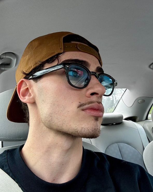 Luis, 20
